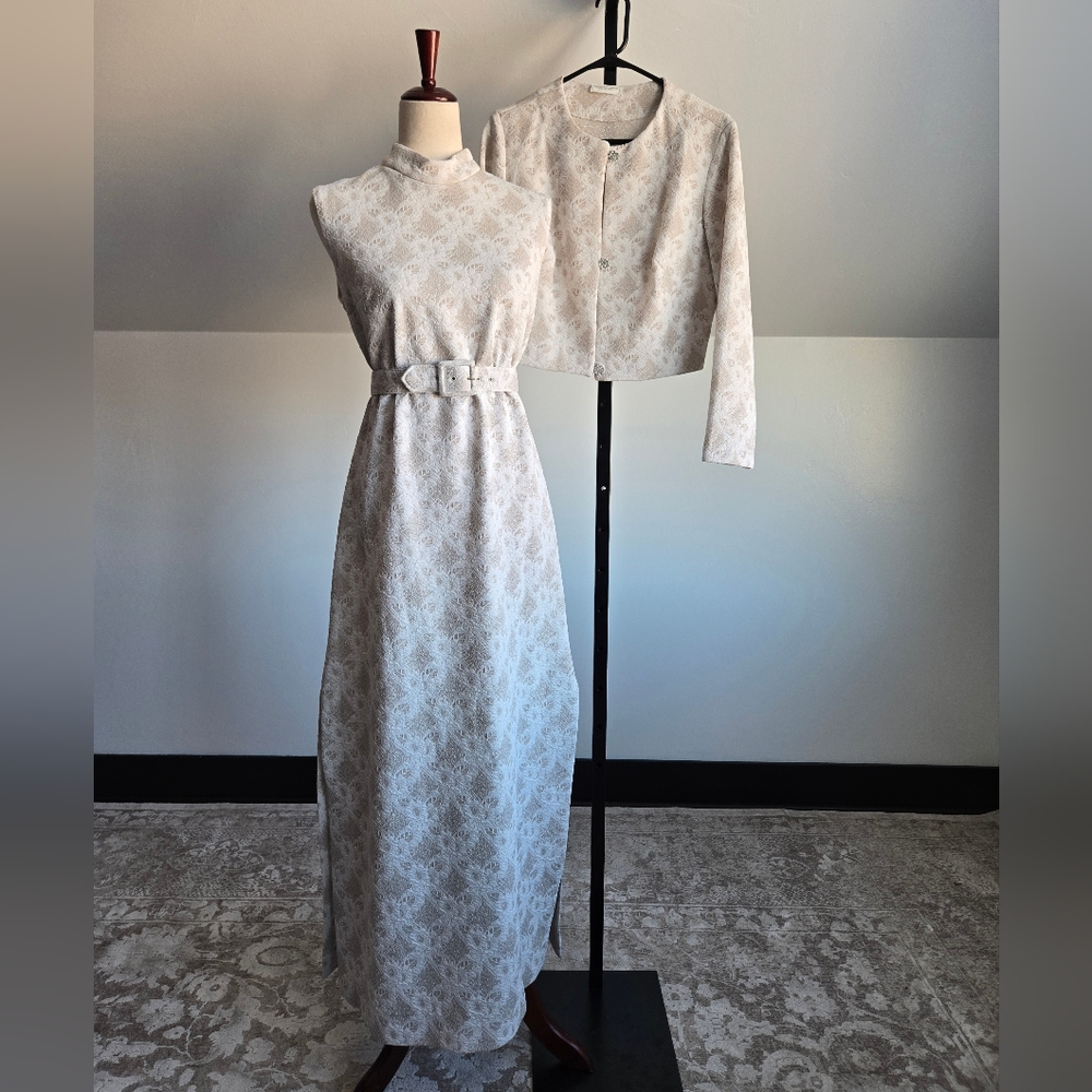 Elegant Cream Sleeveless Dress and Jacket Set
